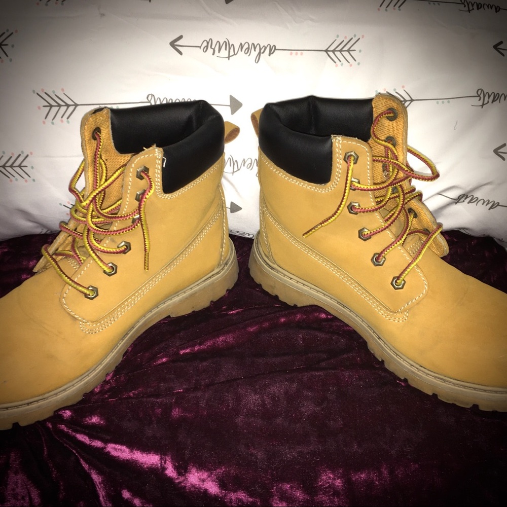 Men’s steel toed boots!